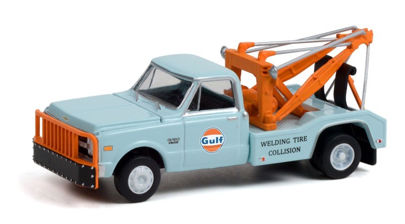 Greenlight 1:64 1969 Chevrolet C-30 Dually Wrecker - Gulf Oil 'Welding Tire Collision' 30275 - Thumbnail