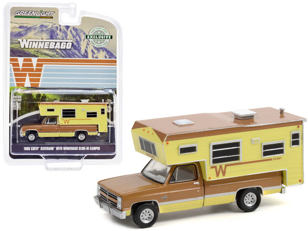 Greenlight 1:64 1986 Chevrolet C20 Silverado Camper Special with Winnebago Slide-In Camper - Copper Canyon & Doeskin Tan