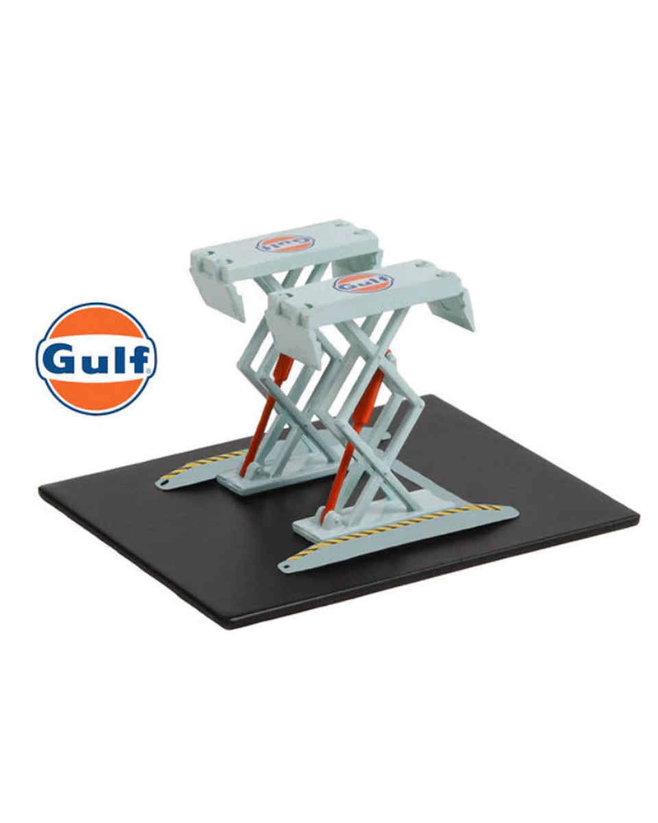 Greenlight 1:64 Auto Body Shop - Automotive Double Scissor Lifts Series 1 - Gulf Oil Solid Pack 16160-B - Thumbnail