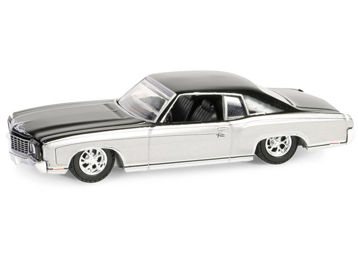 Greenlight 1/64 California Lowriders Series 5 - 1972 Chevrolet Monte Carlo – Silver and Black Solid Pack 63060-F