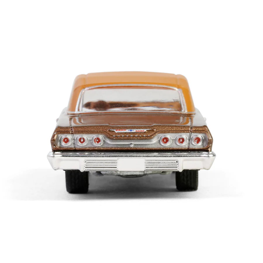 Greenlight 1/64 California Lowriders Series 6- 1963 Chevrolet Impala SS Convertible Top Up 63070-C