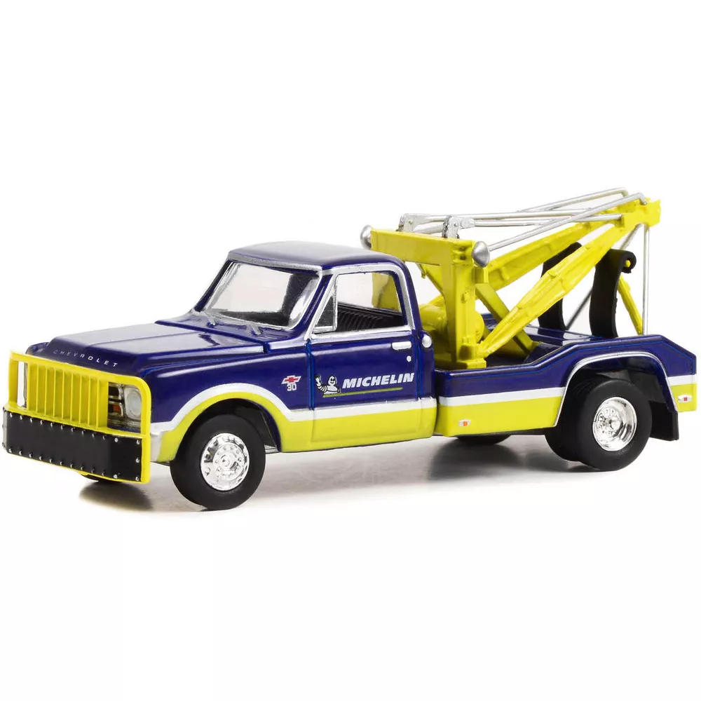 Greenlight 1:64 Dually Drivers Series 11 Michelin Service Center - 1967 Chevrolet C-30 Dually Wrecker 46110-A