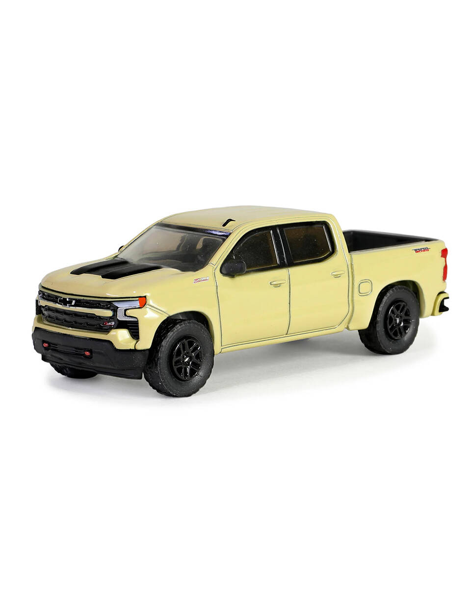Greenlight 1/64 Showroom Floor Series 5- 2023 Chevrolet Silverado LT Trail Boss 68050-C