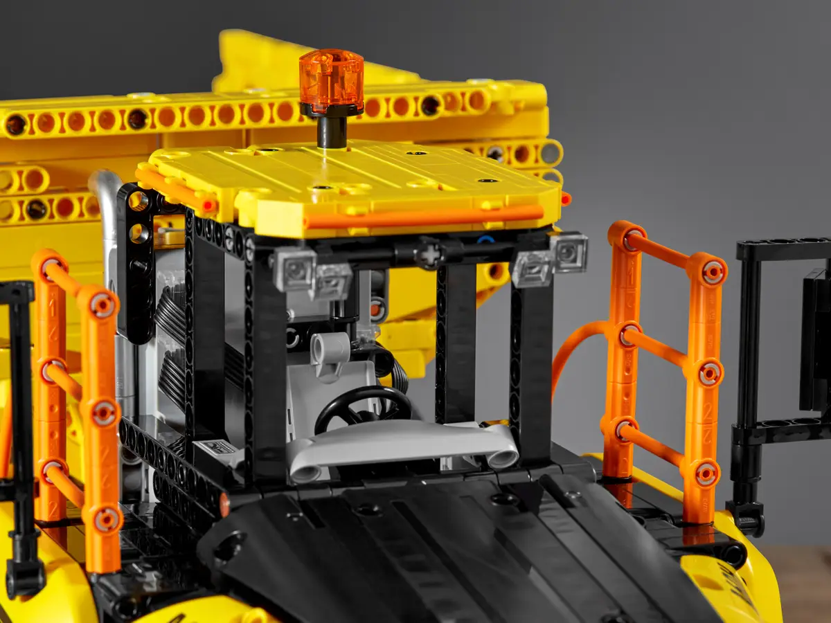 LEGO 6x6 volvo Articulated Hauler - Thumbnail