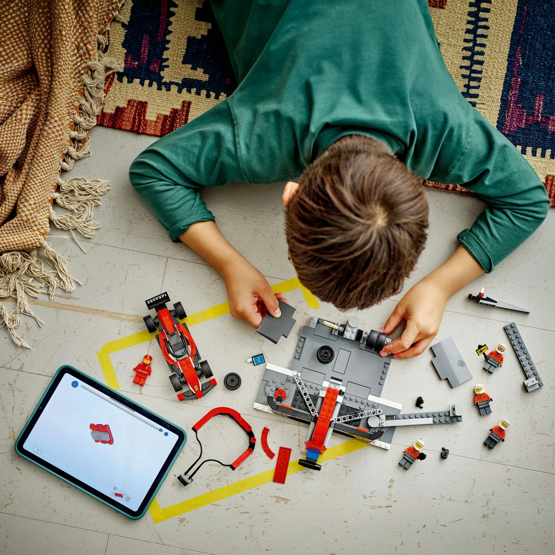 Lego City Ferrari Arabalı F1 Pit Stop ve Pit Ekibi 60443