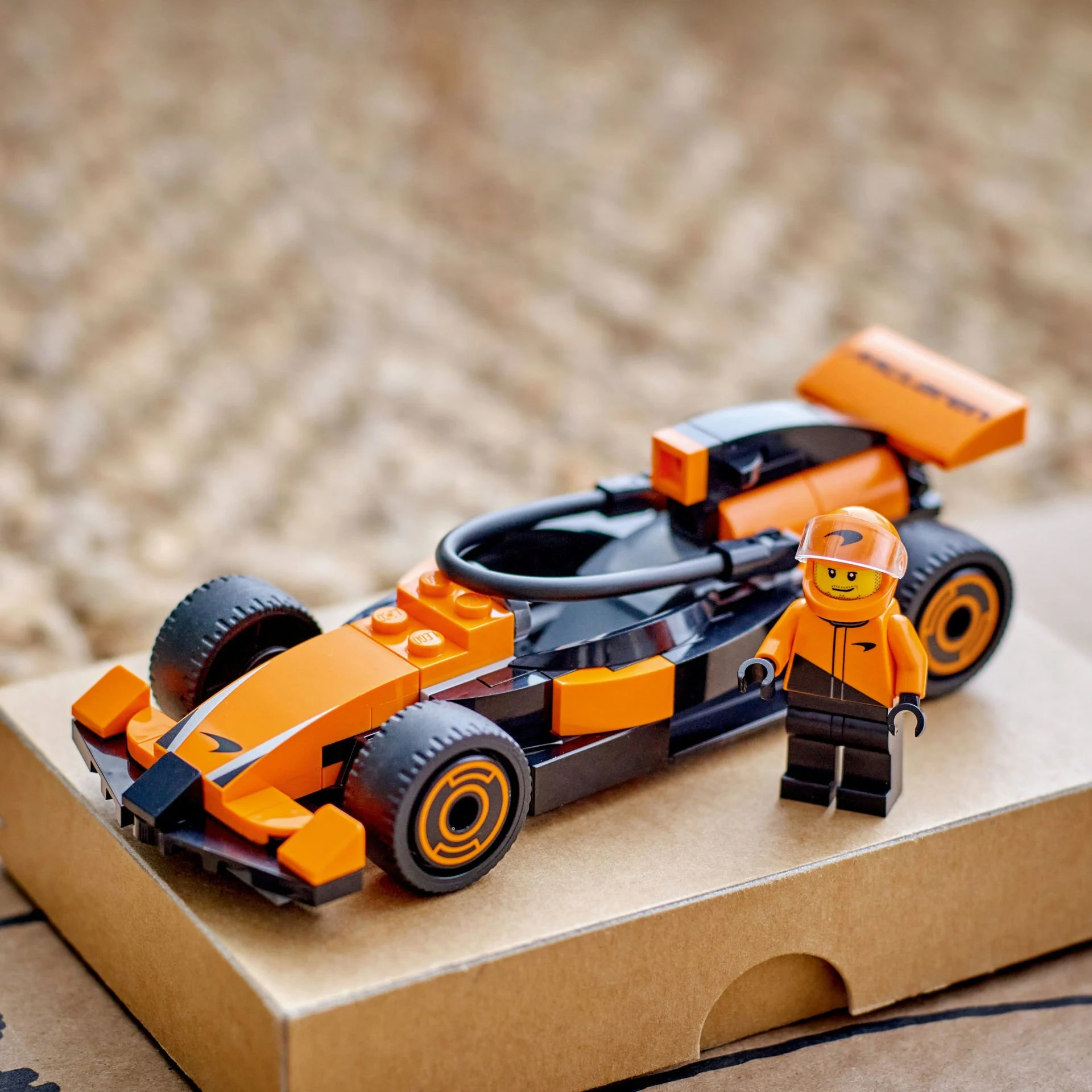Lego City McLaren Yarış Arabalı F1 Sürücüsü 60442