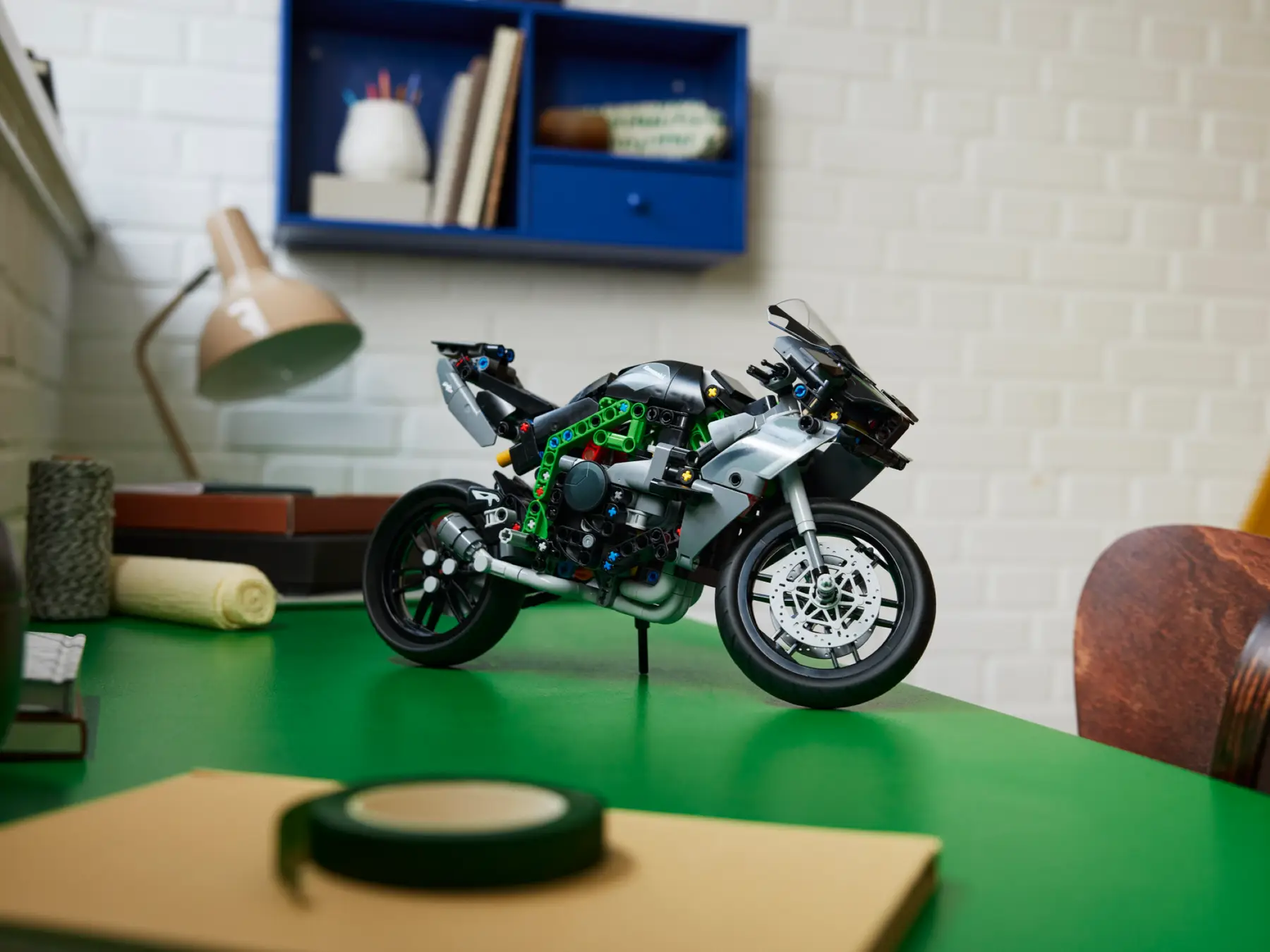 LEGO Technic Kawasaki Ninja H2R Motosiklet 42170 - Thumbnail