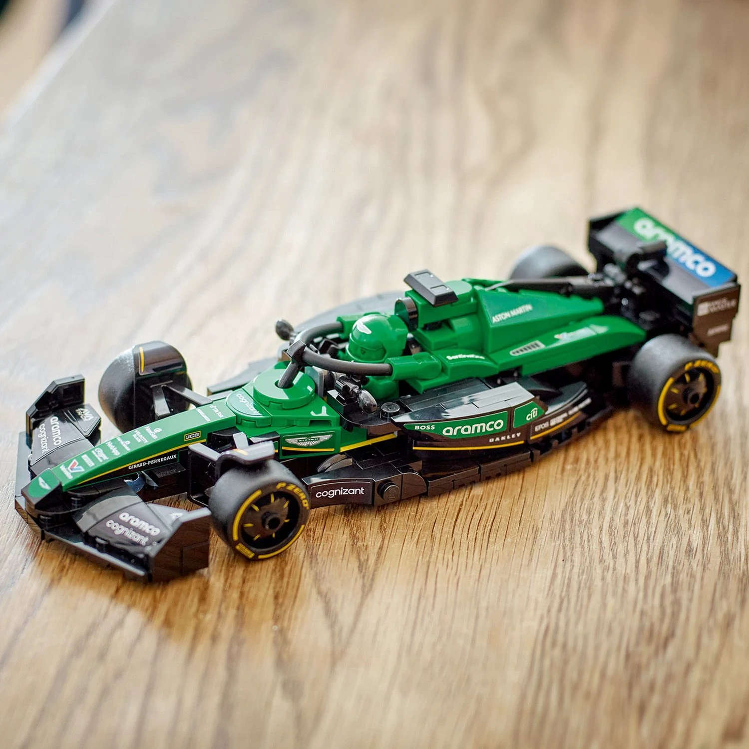Lego Speed Champions Aston Martin Aramco F1 AMR24 Yarış Arabası Araç Seti 77245