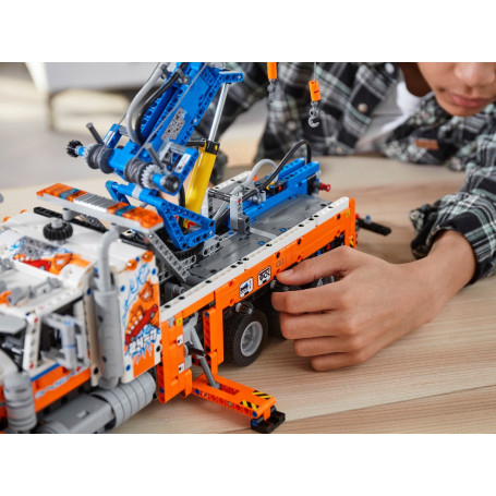 LEGO Technic Ağır Yük Çekici Kamyonu - Thumbnail