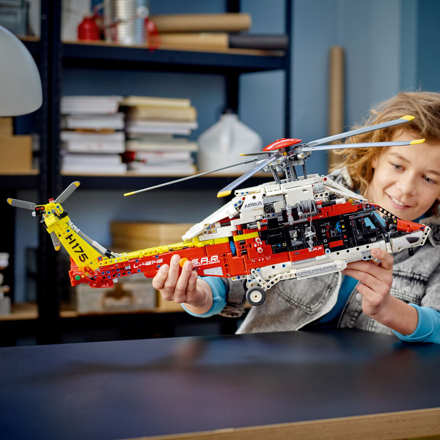 LEGO Technic Airbus H175 Rescue Helicopter - Thumbnail