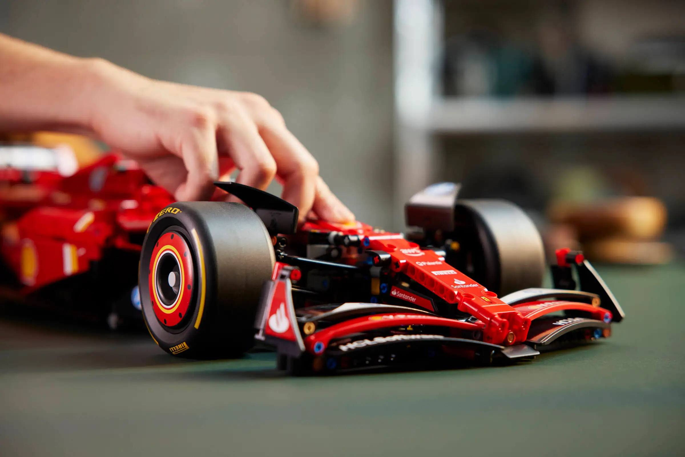 Lego Technic Ferrari SF-24 F1 Araba 42207