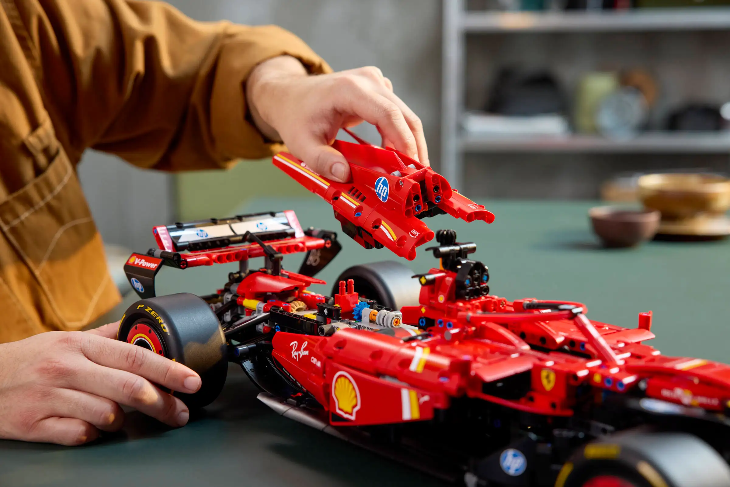Lego Technic Ferrari SF-24 F1 Araba 42207