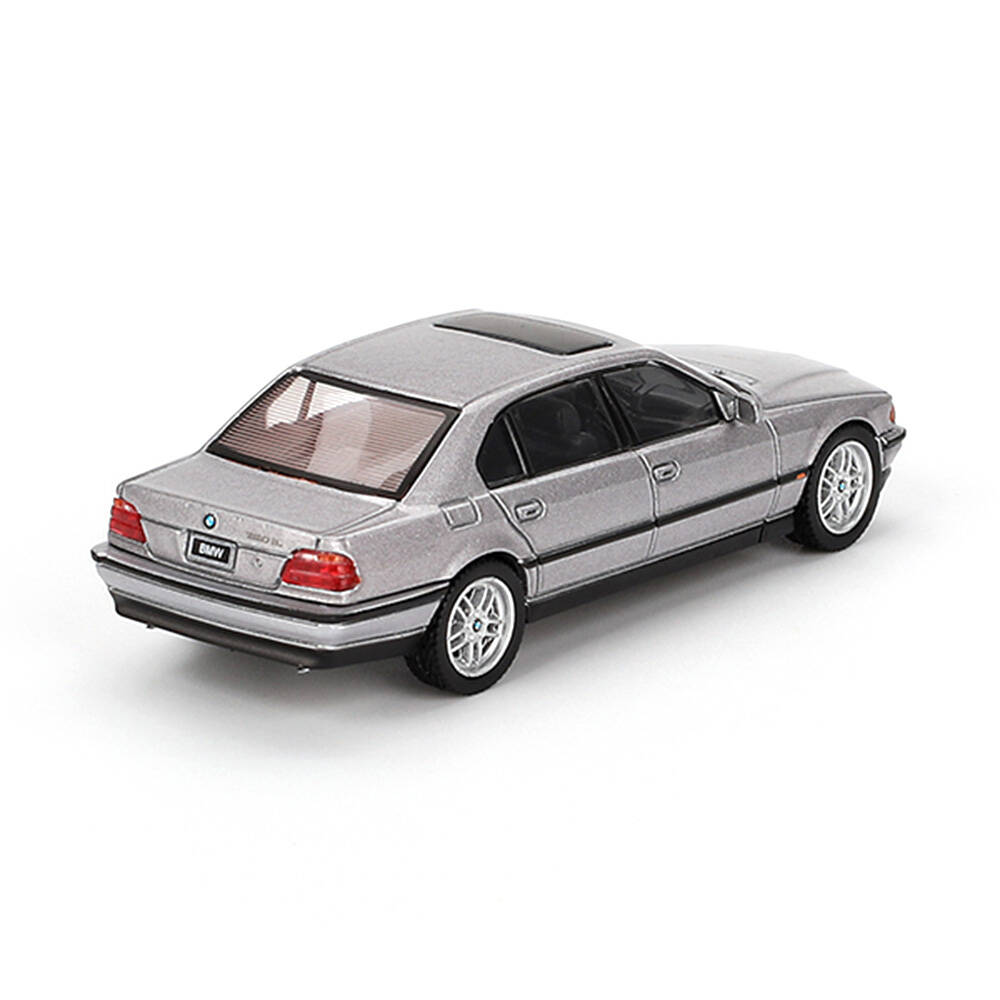 Mini GT 1/64 BMW 750IL Aspen Silver Metallic - Blister Paket MGT00792-BL