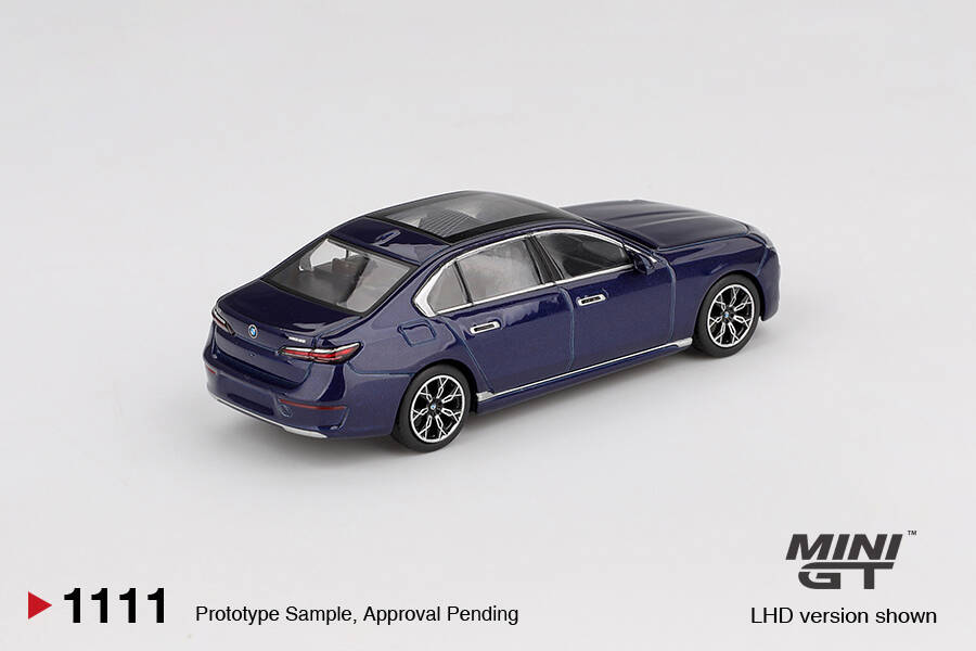 Mini GT 1/64 BMW i7 xDrive60 Tanzanite Blue Metallic MGT01111