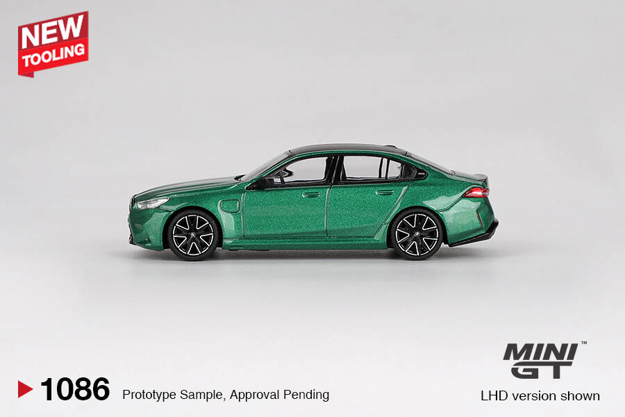 Mini GT 1/64 BMW M5 (G90) Isle of Man Green Metallic MGT01086