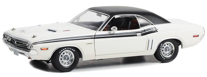 Greenlight 1/18 1971 Dodge Challenger R/T - Bright White with Black Interior and Red Plaid Seats 13668