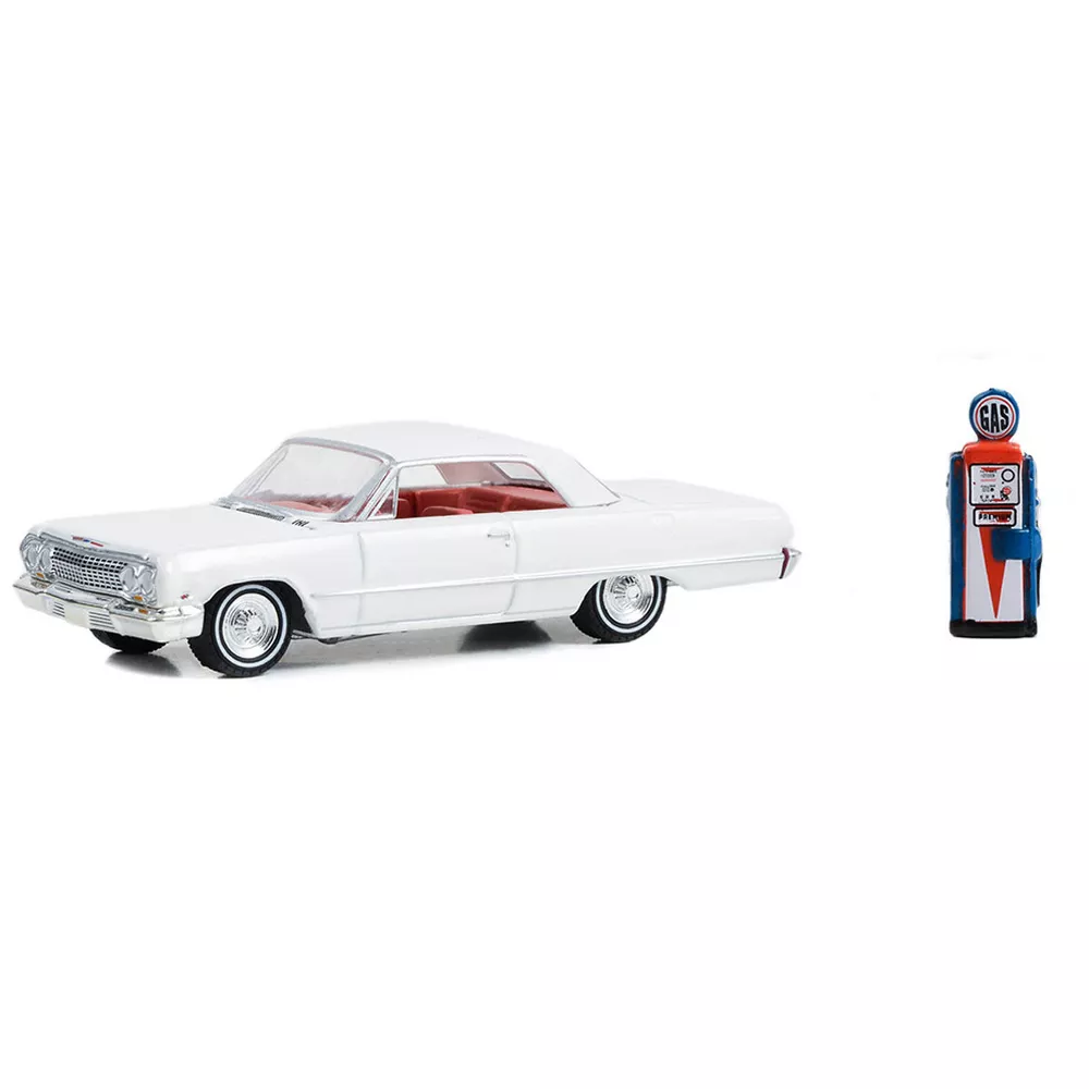 Greenlight 1/64 The Hobby Shop Series 15- 1963 Chevrolet Bel Air with Vintage Gas Pump 97150-A - Thumbnail