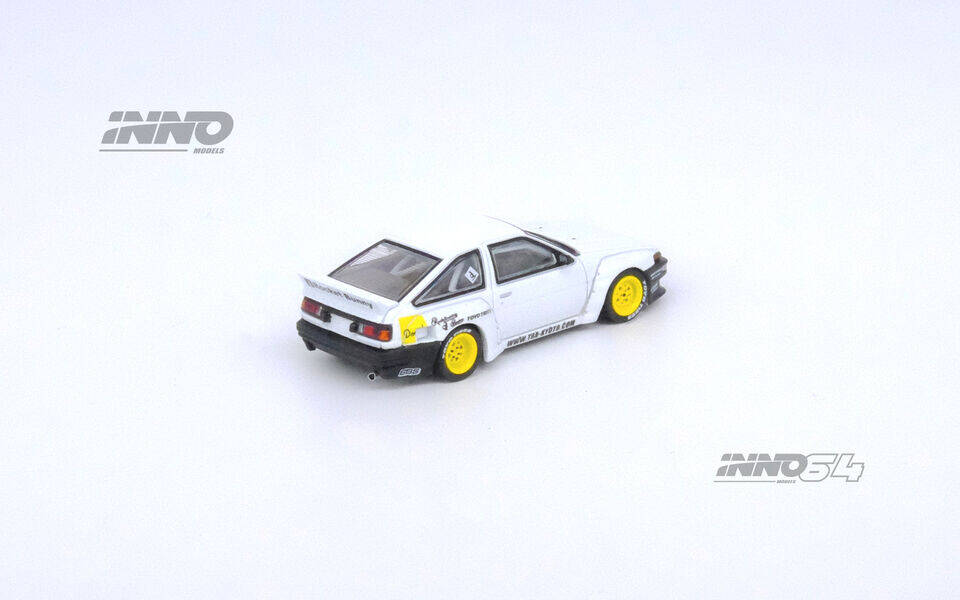 Inno 1/64 TOYOTA COROLLA TRUENO AE86 