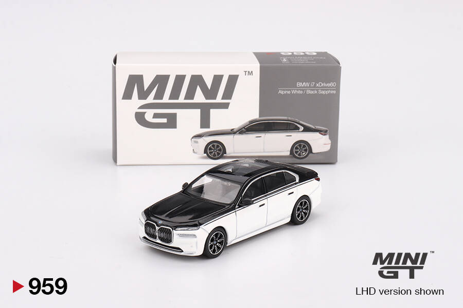 (ÖN SATIŞ) Mini GT 1/64 BMW i7 xDrive60 Alpine White / Black Sapphire MGT00959