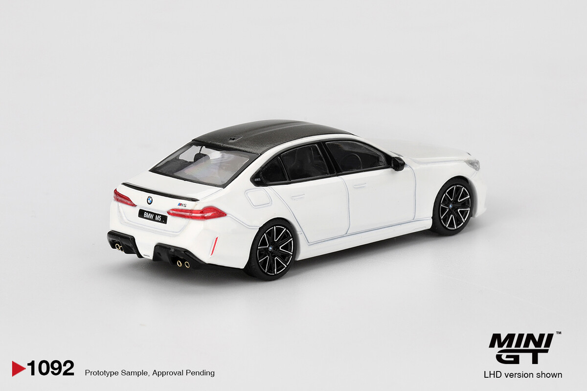 (ÖN SATIŞ) Mini GT 1/64 BMW M5 Alpine White MGT01092 - Thumbnail