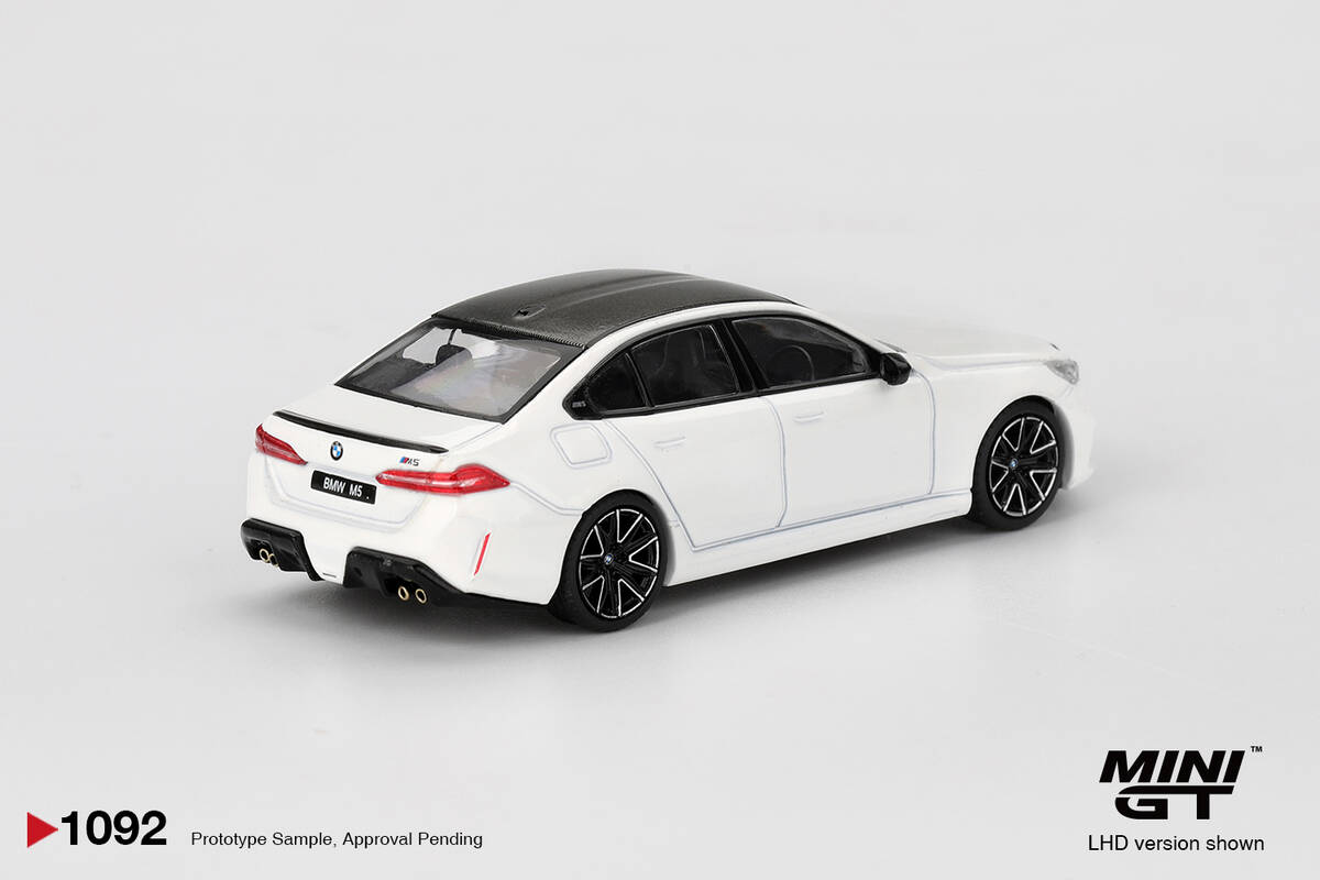 (ÖN SATIŞ) Mini GT 1/64 BMW M5 Alpine White MGT01092