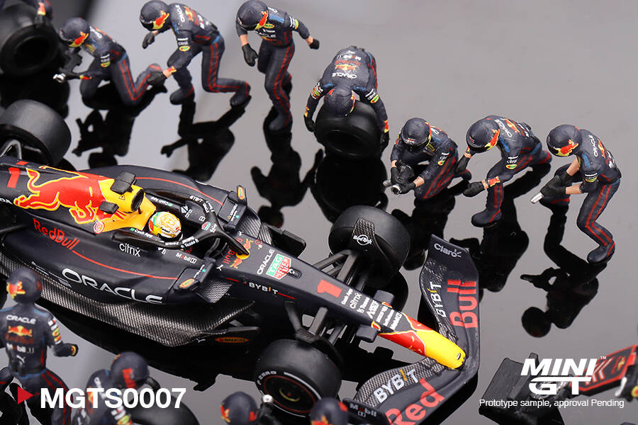 Mini GT 1/64 Oracle Red Bull Racing RB18 Max Verstappen 2022 Abu Dhabi GP Pit Crew Set -Limited Edition 5000 Sets MGTS0007