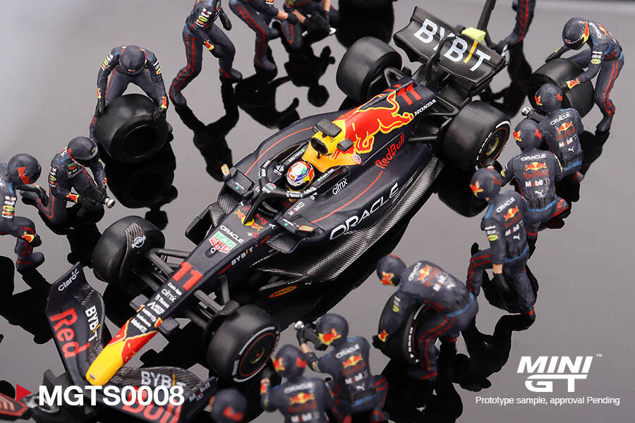 Mini GT 1/64 Oracle Red Bull Racing RB18 Sergio Pérez 2022 Abu Dhabi GP Pit Crew Set Limited Edition 5000 Sets MGTS0008