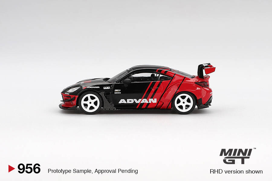 (ÖN SATIŞ) Mini GT 1/64 Toyota GR86 HKS TYPE R ADVAN 2022 Tokyo Auto Salon MGT00956